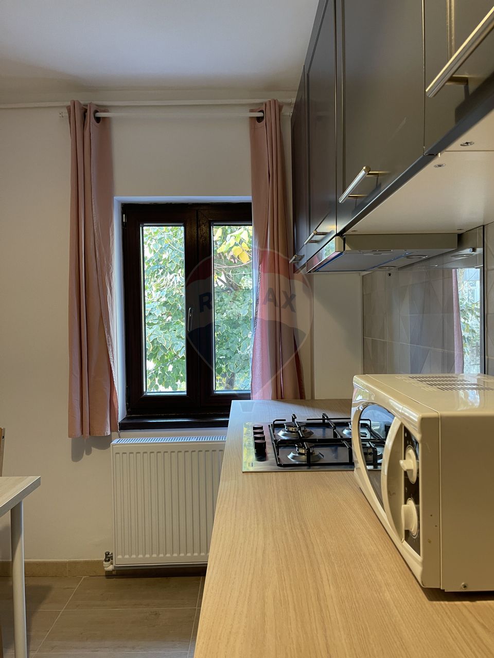 Apartament renovat 2 camere Aviatiei, langa Politia Locala