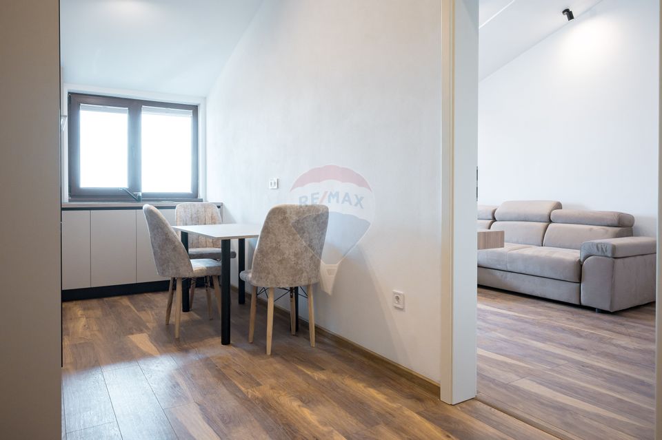 Garsonieră nouă, prima închiriere, priveliște deosebită și parcare!