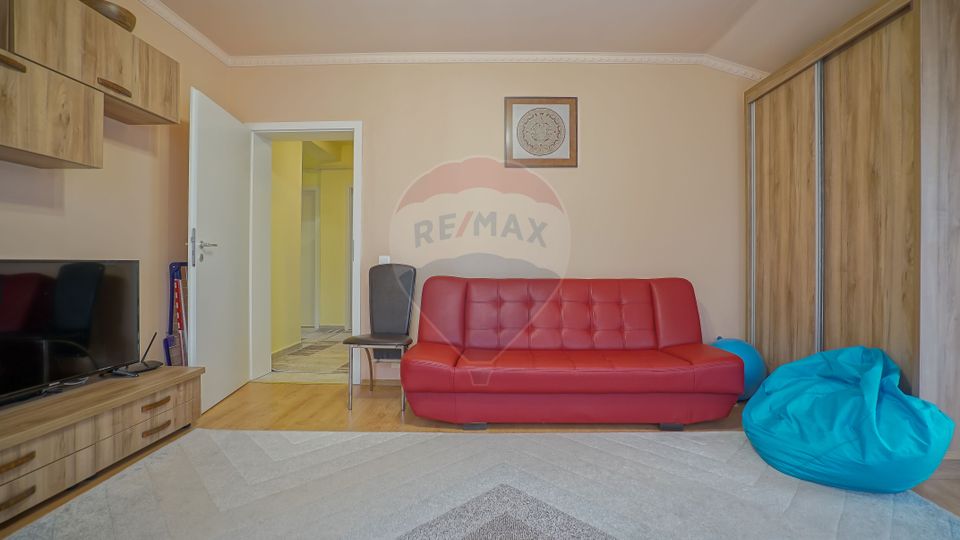 Apartament in vila, 3 camere, Nicolae Labis, Tractorul