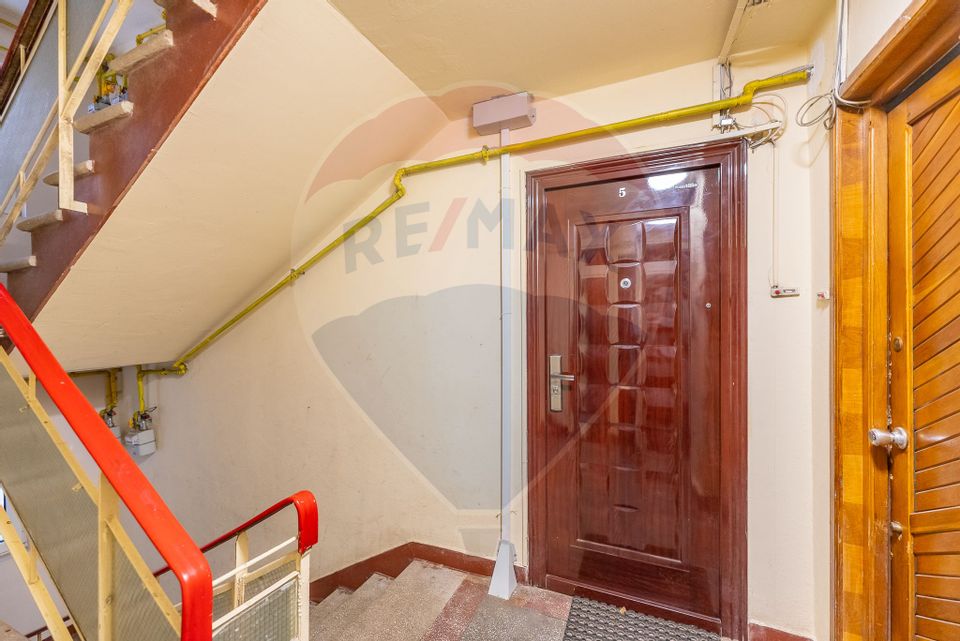 Apartament 2 camere etaj 1, zona Central/Praporgescu , centrala gaz.