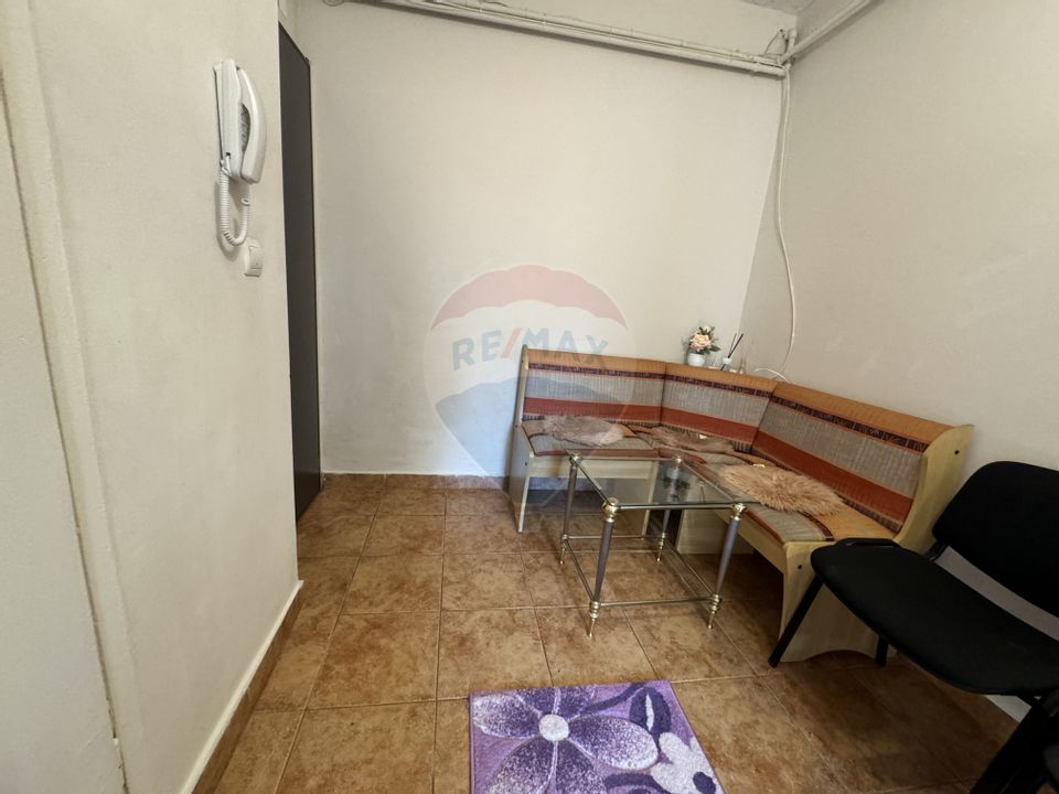 De închiriat-apartament 3 camere-Central-Bulevardul București