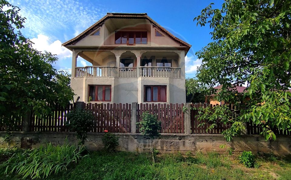 Casă de vânzare cu  teren de 3.869 mp în Cosniciu de Jos /Ip, Sălaj