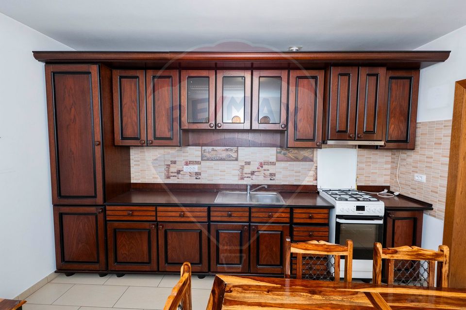 Casă 5 camere de închiriat în zona Centrala