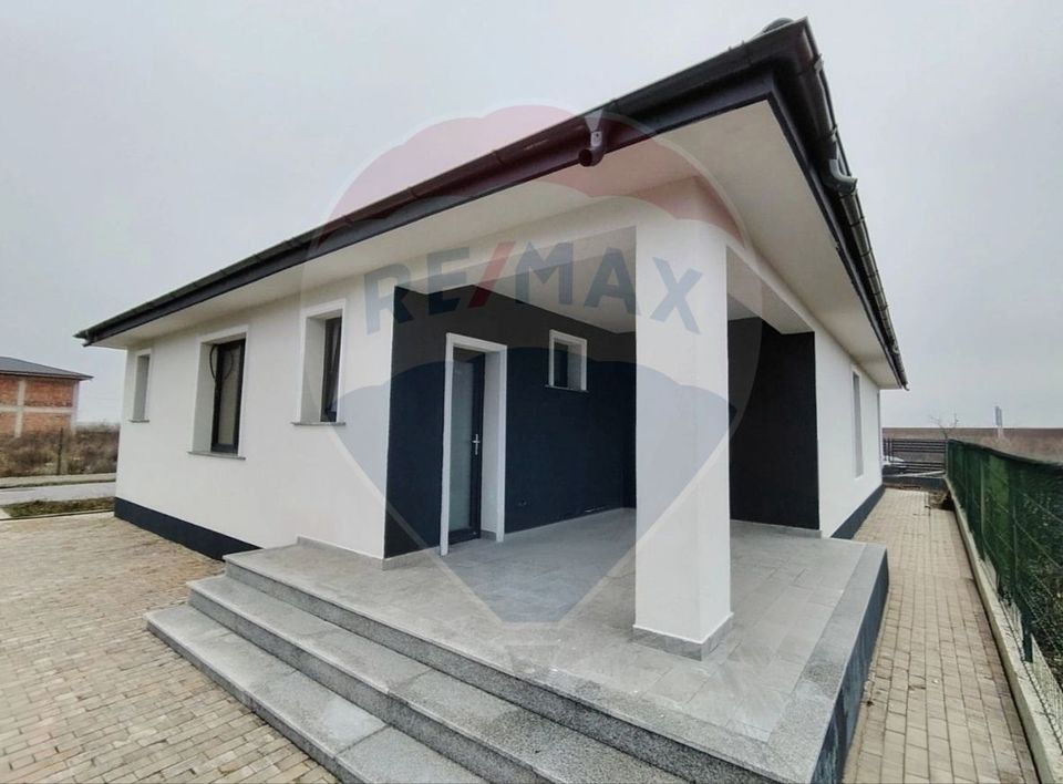 4 room House / Villa for sale