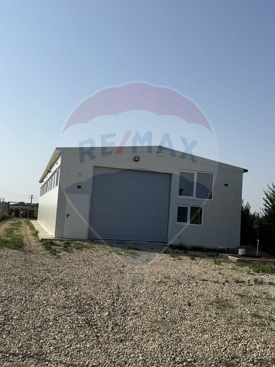 Hala de vanzare in Crevedia 240 mp utili teren 4.000 mp acces TIR