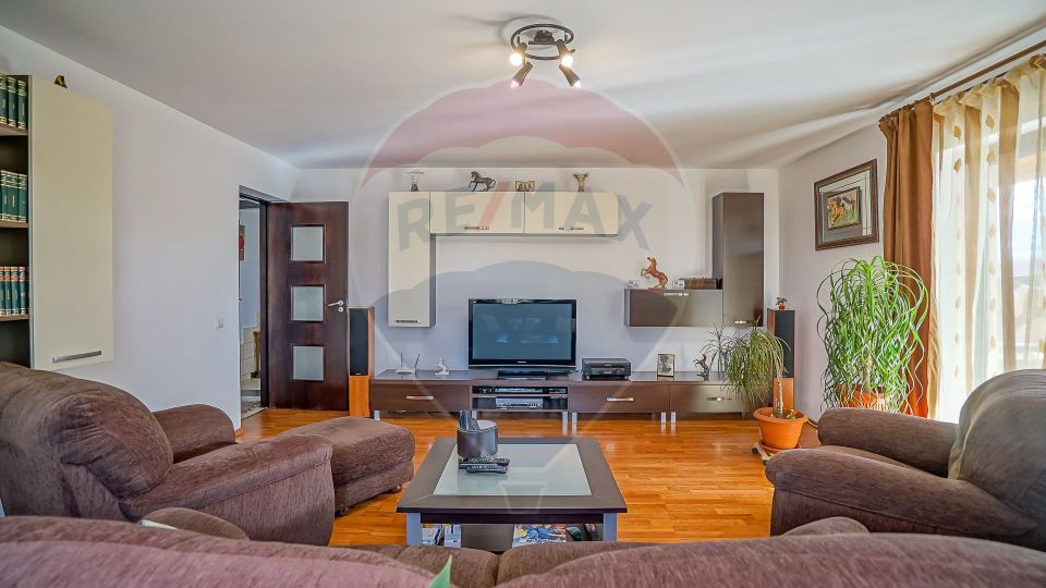 Vanzare casa 3 camere in Carpinis