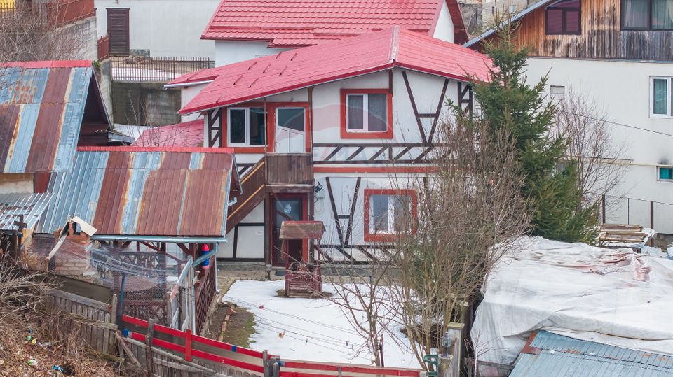 Casă cu 6 camere de vânzare în Azuga, Comision 0%!