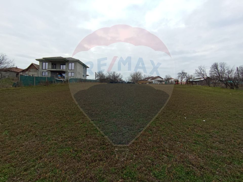 Land 1,698sqm Carligei / Strada principala