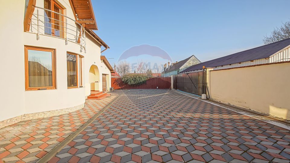 4 room House / Villa for sale