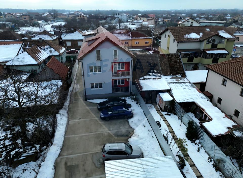 Apartament cu 3 camere de vânzare