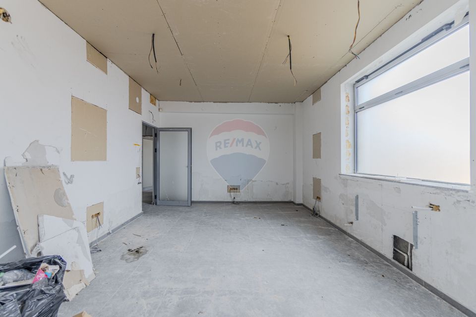 Cladire de 902 mp utili de vânzare, zona Grivitei - DN 13, COMISION 0