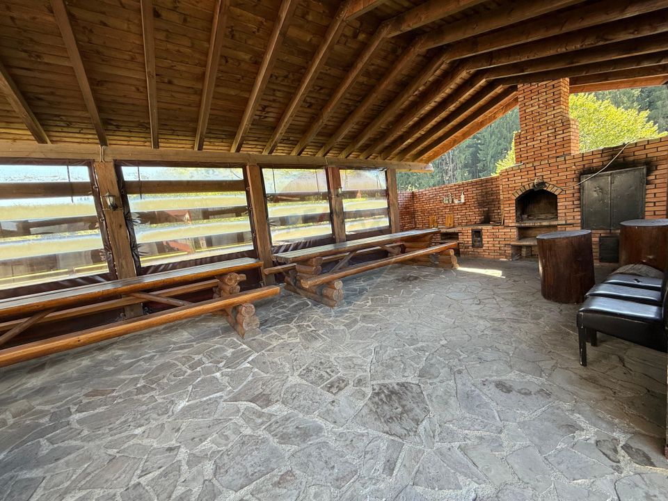 Pensiune cu 14 camere de vânzare Bucovina lângă pârtia Pojorata Malini