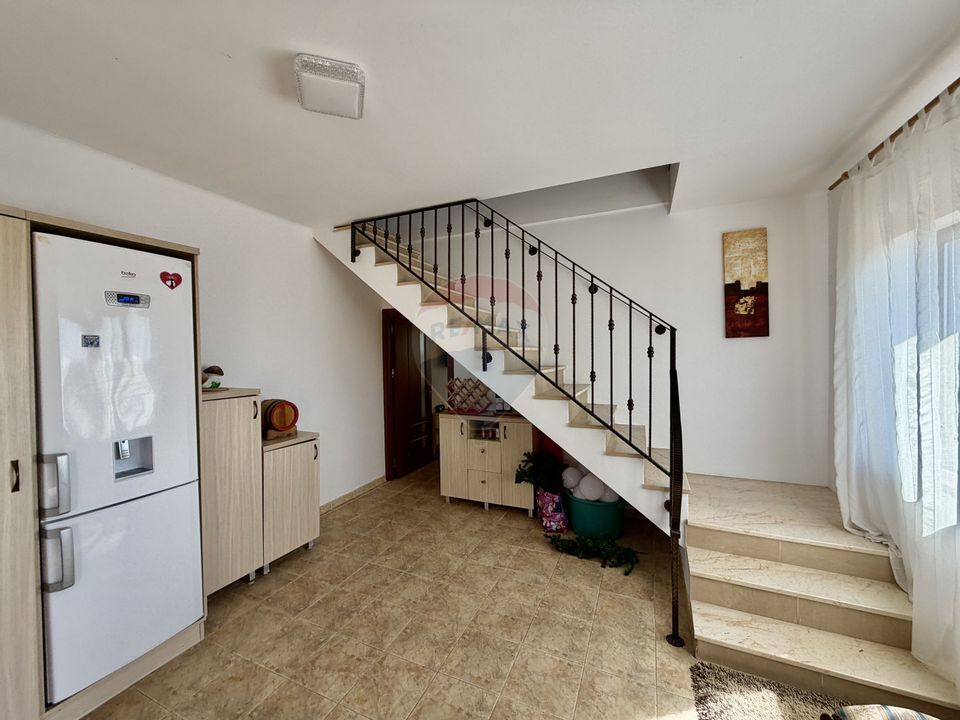 Casă / Vilă cu 5 camere de vânzare Garoafa/Rachitosu