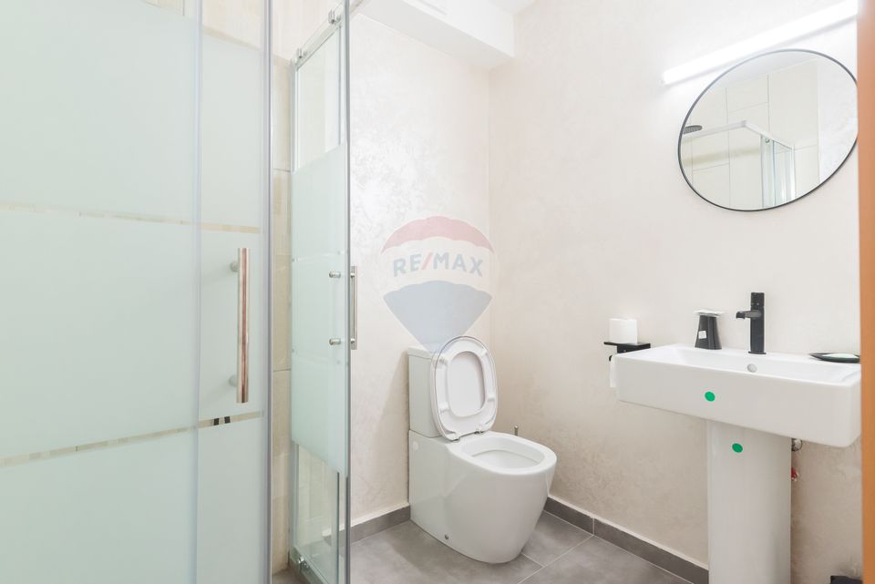 Hotel cu 23 unități de cazare, 2 săli de ședință, locație excelentă