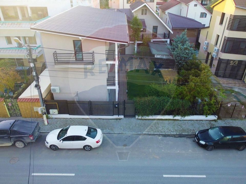 Pensiune de vanzare 20 de camere Mamaia Nord  200 m de plaja