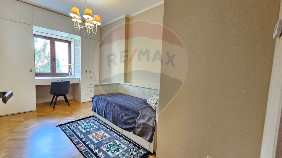 Închiriez apartament PREMIUM cu 3 camere în zonă Ultracentrală