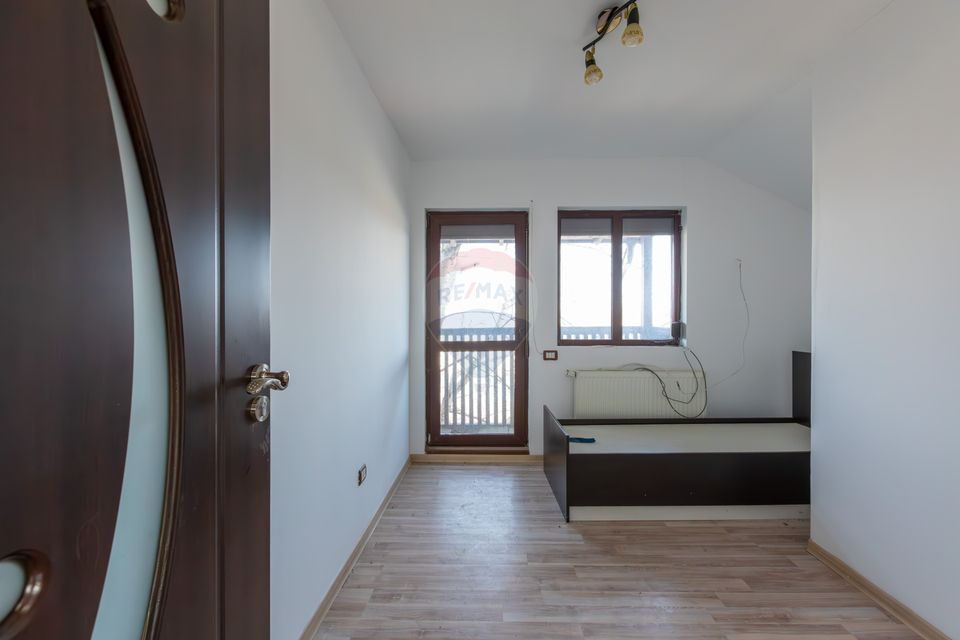 Hală 1.000 mp + curte 3.200 mp + CASĂ 160 mp BONUS | Acces TIR | Bacău