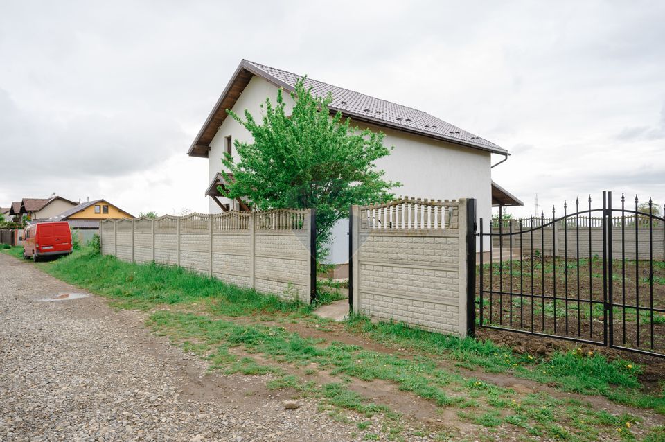 Casă individuală și luminoasă cu 4 camere în Tărlungeni