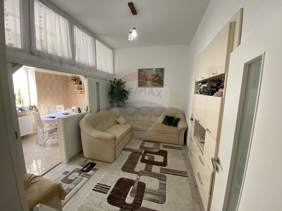 Apartament cu 3 camere de vanzare in zona Central