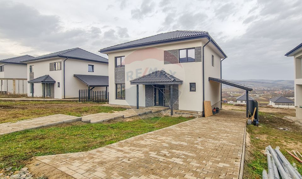 4 room House / Villa for sale