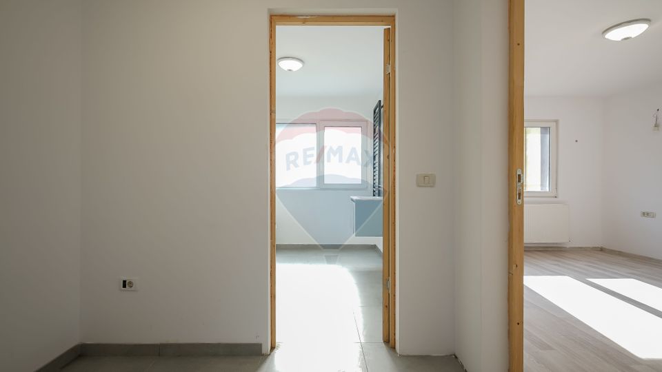 Versatile property in Brasov – Ideal for home or business!