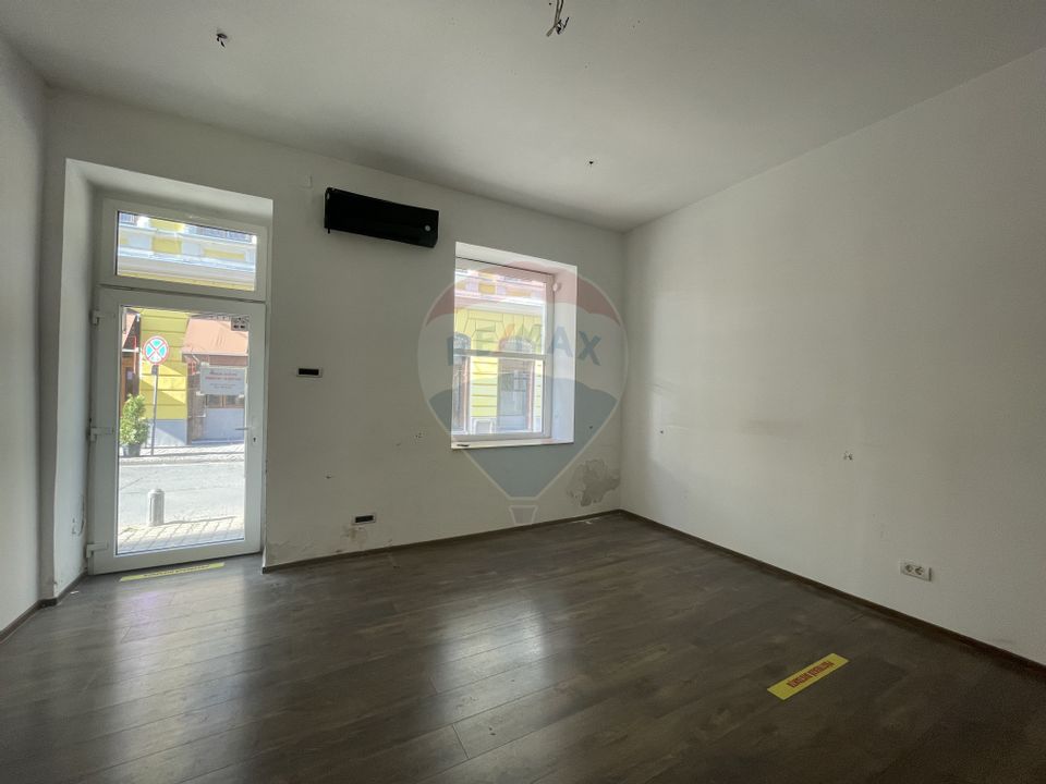 33sq.m Commercial Space for rent, Ultracentral area