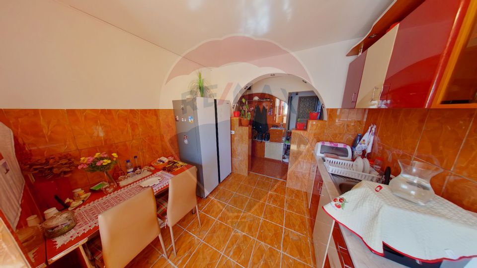 Apartament cu 3 camere de vânzare în zona Est