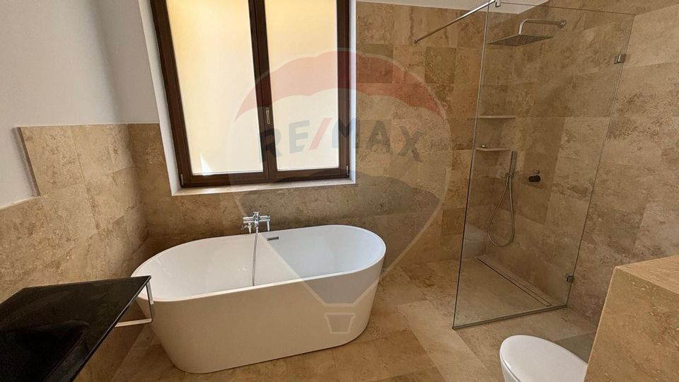 Apartament la casa cu 2 camere de închiriat în zona Central