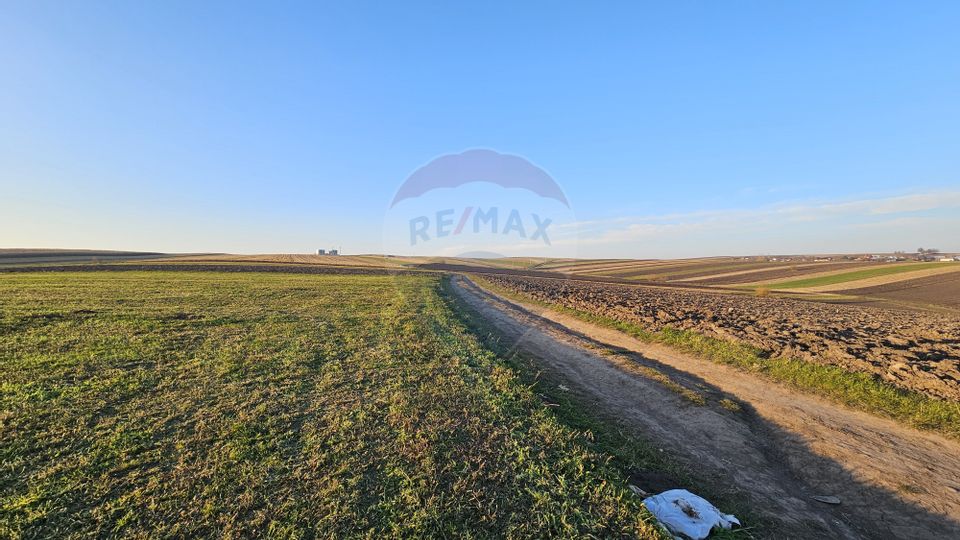 Teren extravilan 10152mp Stroiesti / Soseaua DN17, Suceava