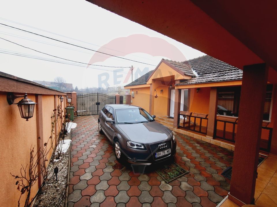 Casă cu 3 camere de vânzare in Hidiselu de Sus