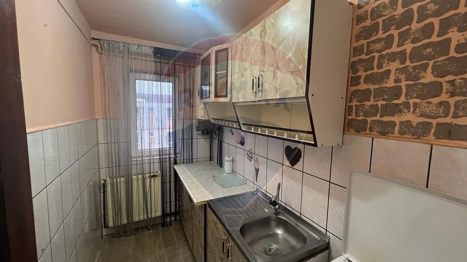 Apartament cu 2 camere de vânzare în zona Hotvon