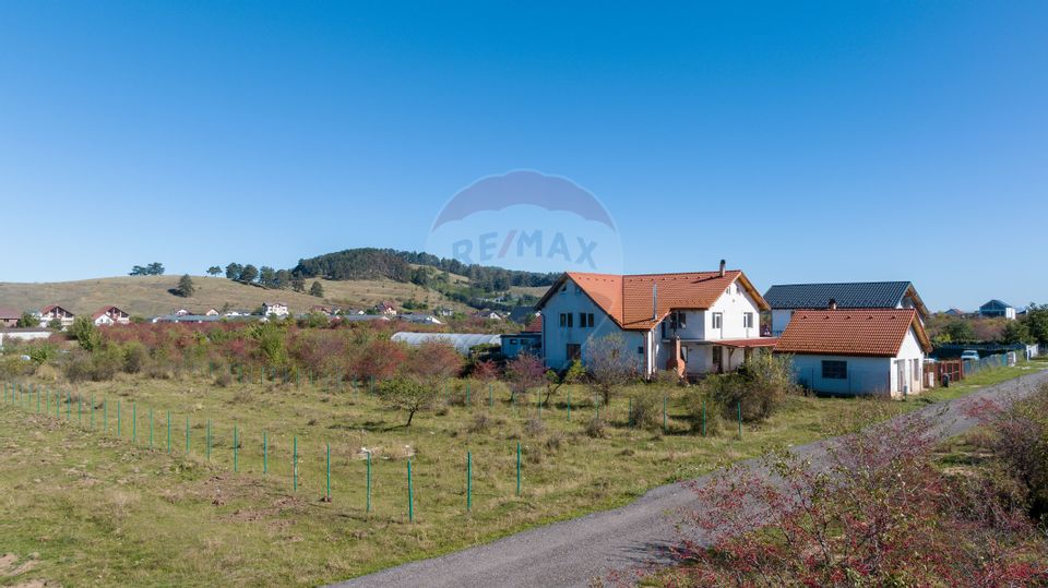 Teren Sanpetru -livada, Strada Nucului, 1296mp, apa, gaz, curent