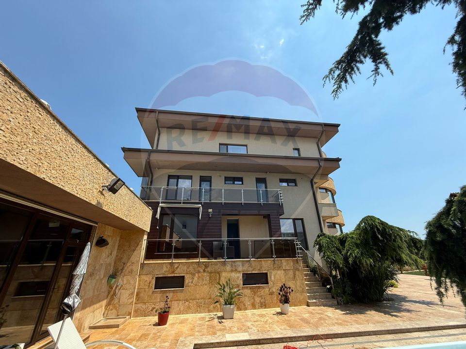 Vila cu piscina si teren 2350mp de vanzare in Mamaia Sat