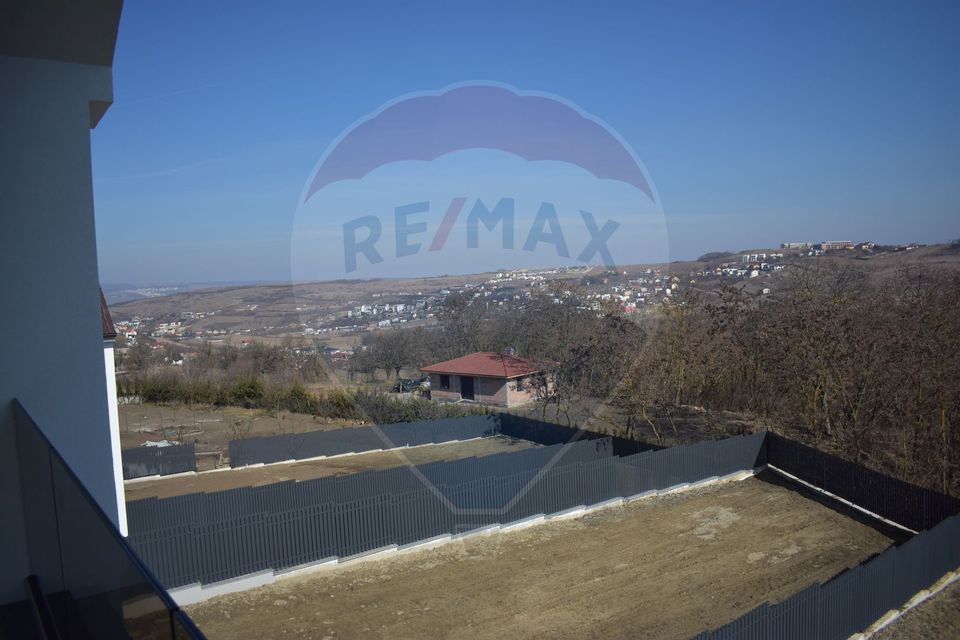 Vând Casă, in Borhanci