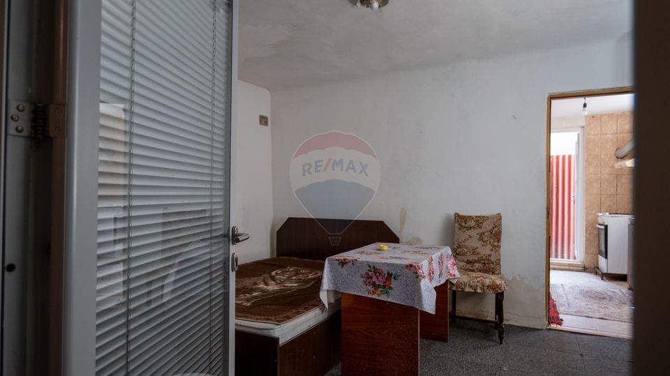 Oferta - casă de vânzare  si teren 241 mp, în zona Andronache