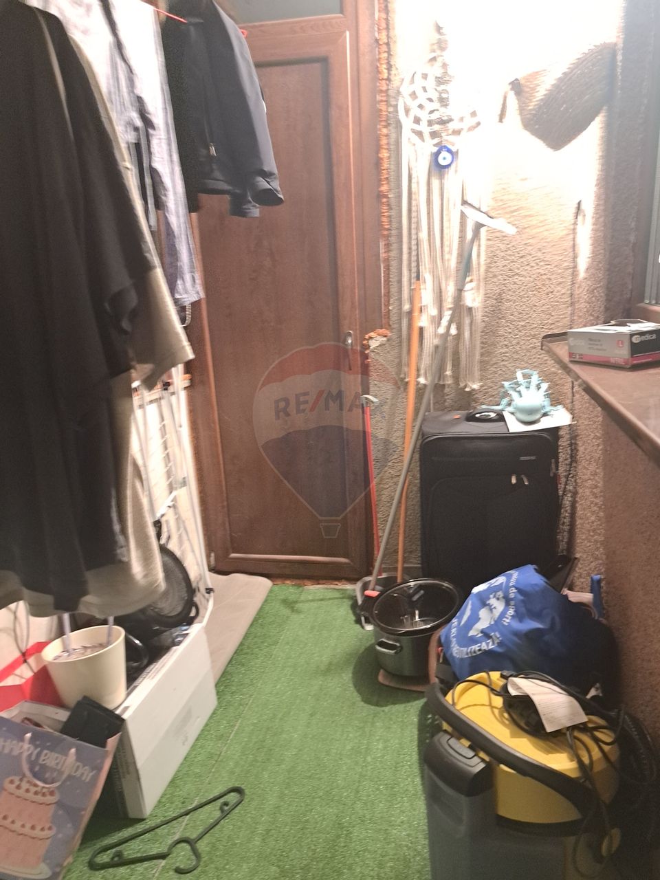 3 Decomandate, Calea București, etaj 3