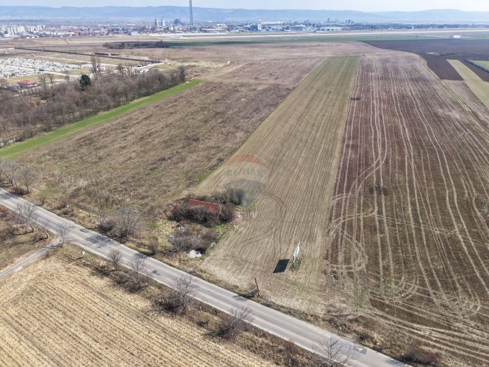 Teren intravilan de inchiriat 44700 mp langa centura Bacaului