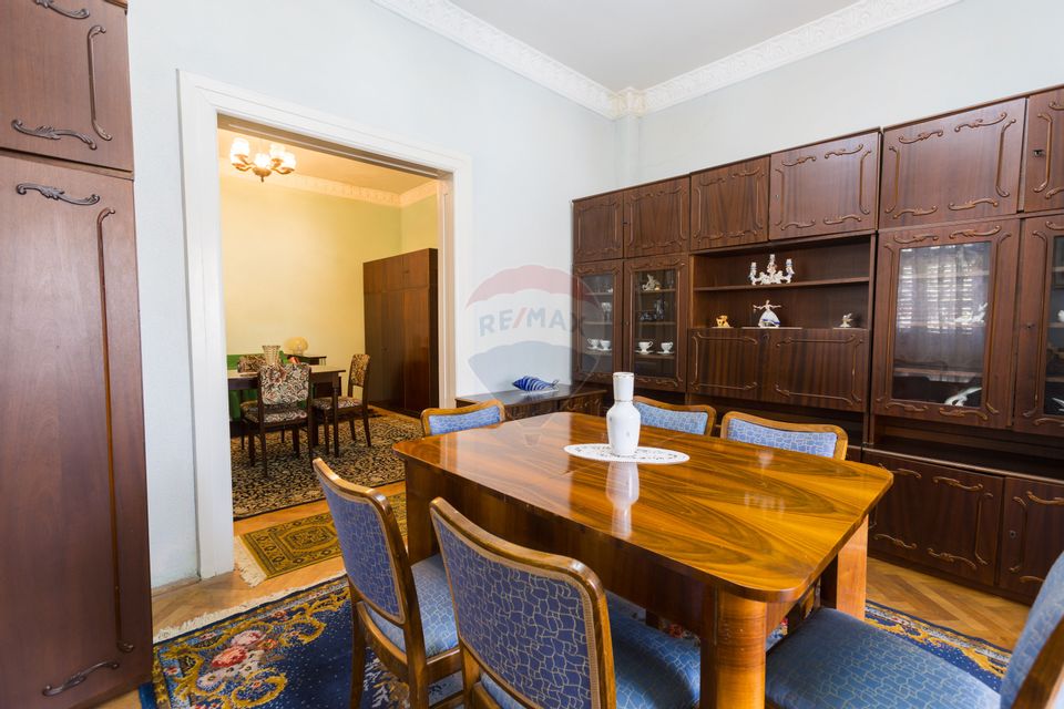 Doua Case de vanzare cu 5 camere + 3 camere,  stradal in Bran!