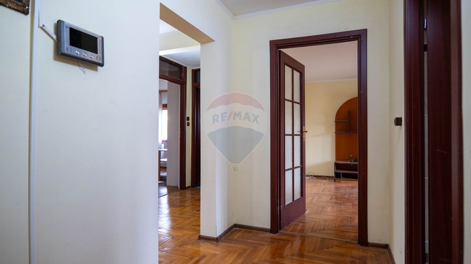 Vanzare - apartament 4 camere, curte, foisor, piscina - Snagov