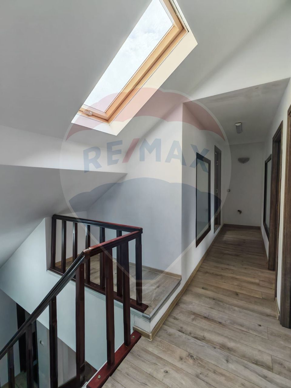 Apartament cu 4 camere de vânzare în zona Bartolomeu