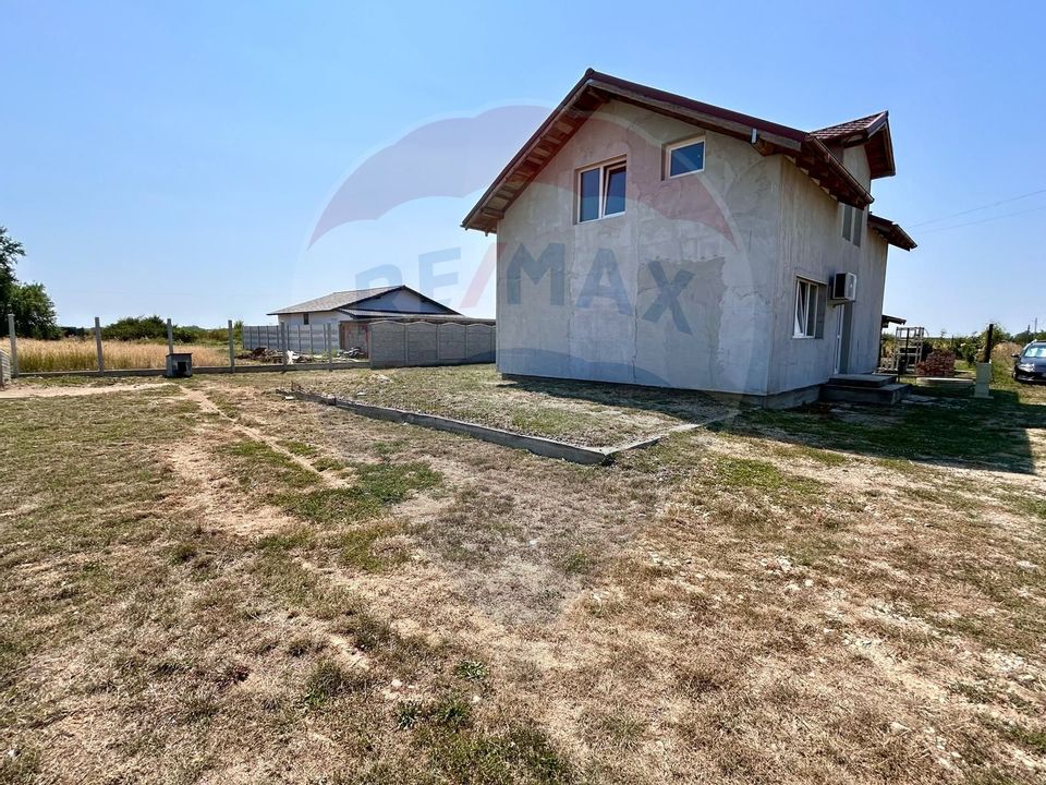 Casă  de vanzare la gri cu 4 camere,teren 552mp in Les