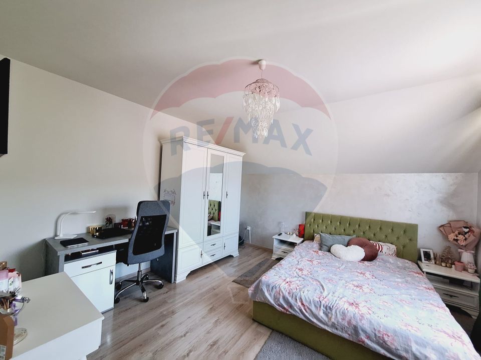 Casă / Vilă cu 5 camere de vânzare la 12-15 minute de Oradea