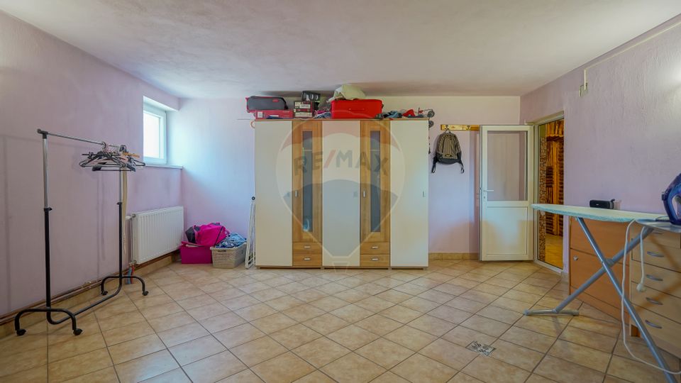 Elegant house, wine cellar, view of the mountains and peak. Postăvaru