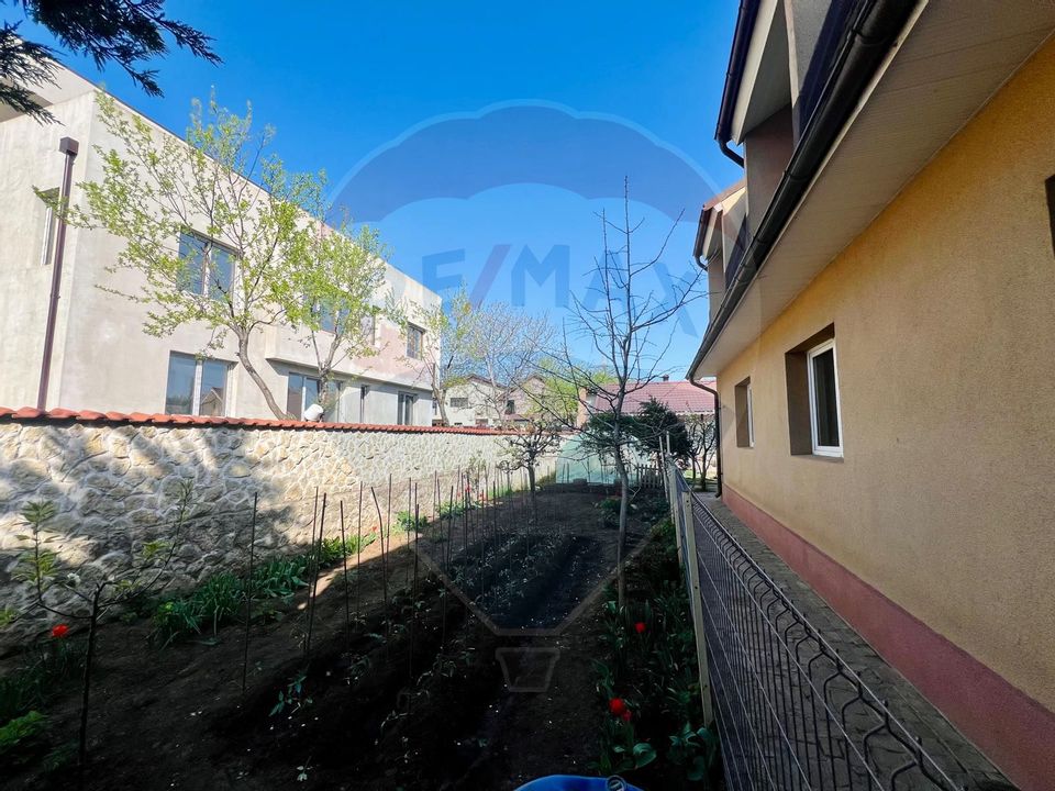 5 room House / Villa for sale