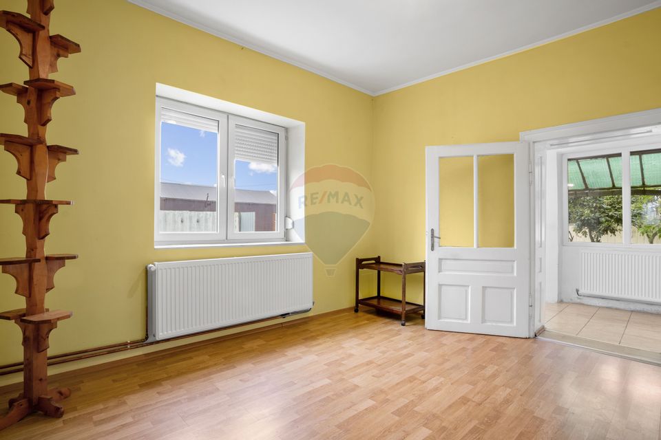 Casa si teren 2173 mp de vanzare in Tipar , la 12km de Chisineu Cris