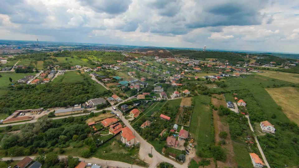 De Vânzare Teren Intravilan 1210 mp, dublu front, Strada Izvorului