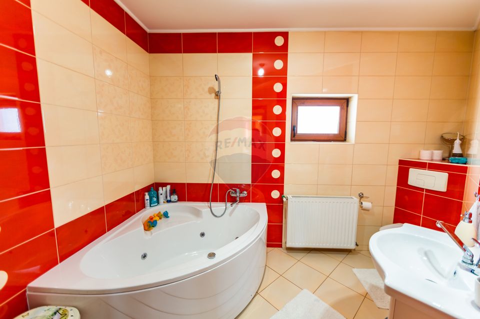 Casă elegantă, construită cu grijă, într-un cadru natural – Tărlungeni