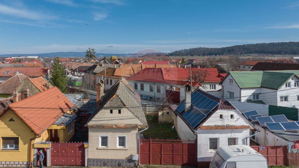 COMISION 0%! Casă cu Potențial de Renovare într-o Zonă Excelentă