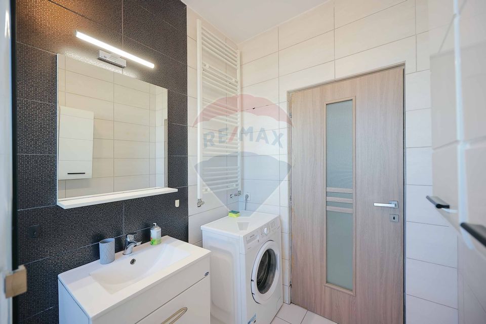 De vânzare apartament cu 3 camere, Zona Prima Shops