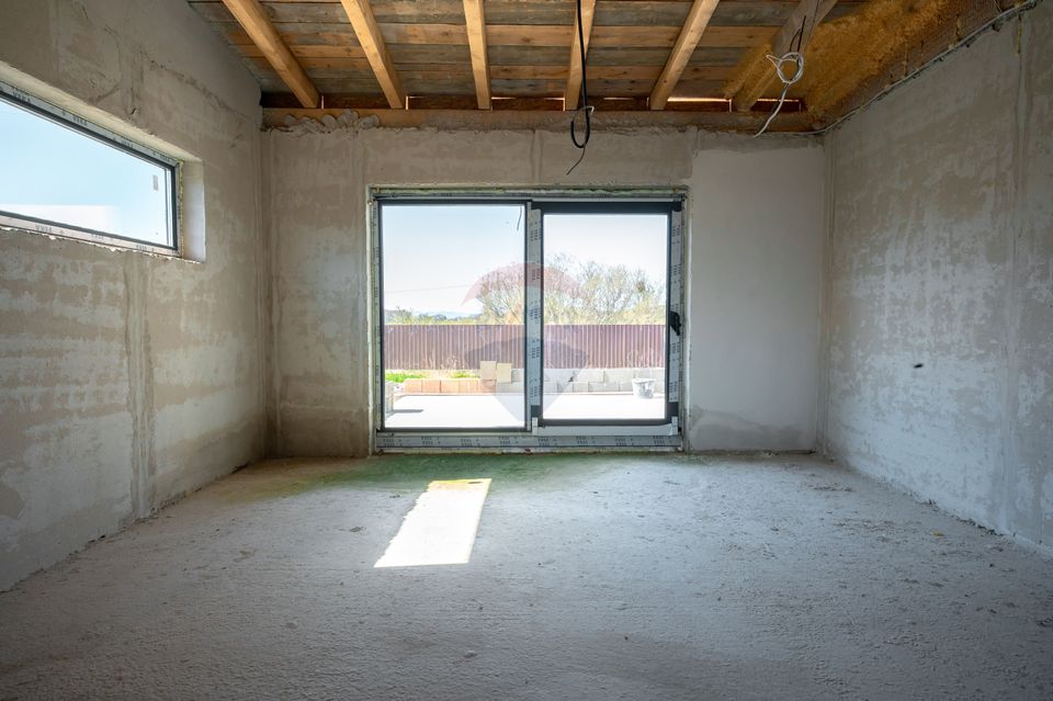 Casă cu 4 camere de vânzare, 130mp utili, teren 600mp in Harman